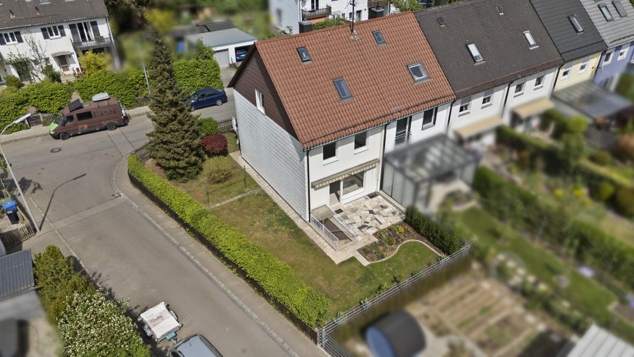 Ingolstadt-Nord’da bahçeli, tamamen yenilenmiş sıra evin köşe evi – Haus mit Grundstück