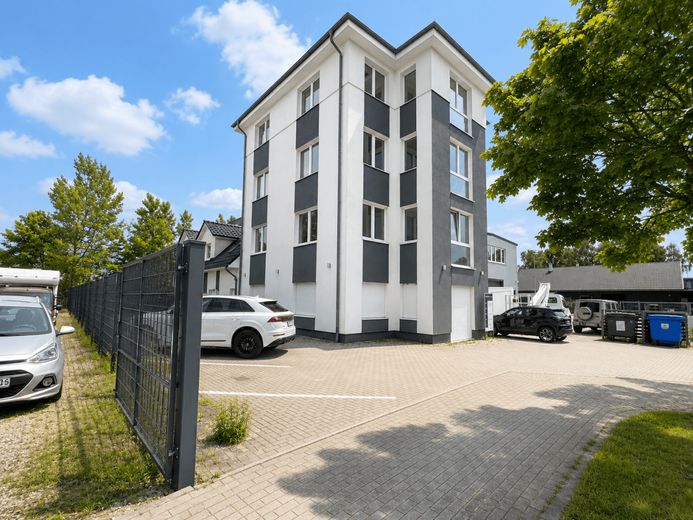 Nowoczesna powierzchnia biurowa / gabinetowa o powierzchni 91 m², 4 pokoje z kuchnią i łazienką w Glinde – Außenansicht