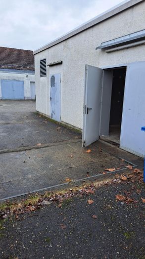 420 m² Gewerbefläche zentral in Plattling – ideal für Onlinehandel, Technik, Showroom oder Service – Hintereingang/Ladezone