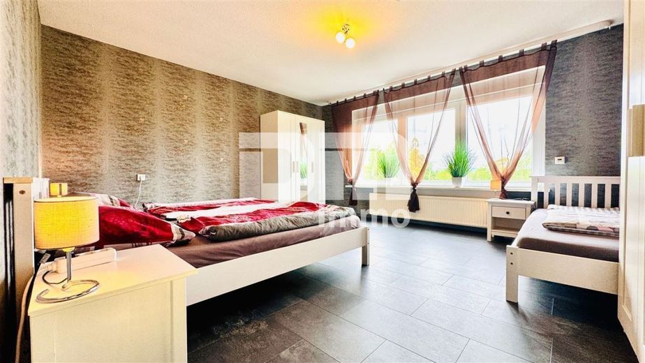 Vielseitiges Immobilien-Ensemble mit 2 modernisierten Haushälften + Carport und Garten/Terrasse – Haus 2 OG Schlafzimmer 3