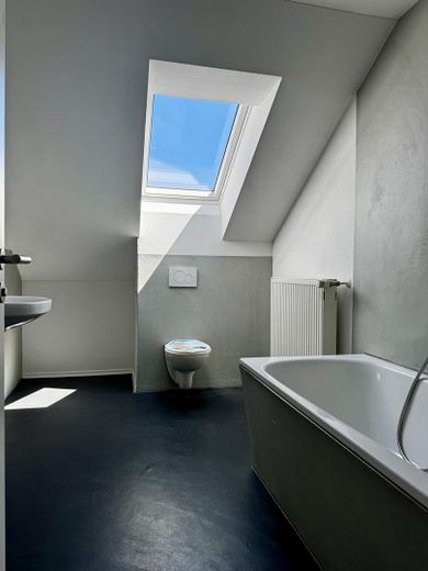 2,5-Zimmer-Dachgeschosswohnung mit ca. 100 m² – Foto 2