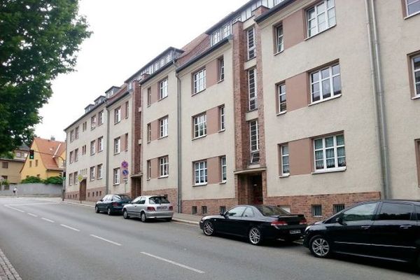 Yeşillikler içinde yaşam: Balkonlu, kilerli ve alışveriş olanaklarına yakın konforlu daire