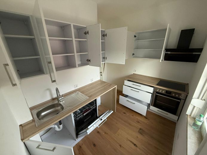 Neue Einbauküche – renovierte Wohnung - 3ZKB – Musterküchen Beispiel