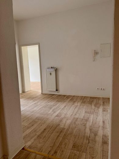 Helle, großzügig geschnittene 2-Zimmer-Wohnung – Sitzecke zur Küche