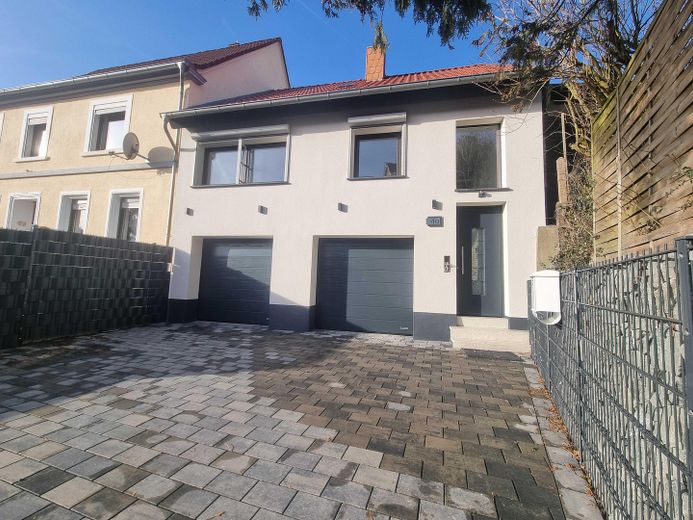 Haus statt Wohnung: 3-ZKB+Garten+Terrasse+Garagen – Straßenansicht