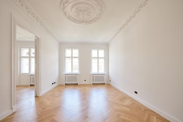 Friedenau: 3-pokojowe mieszkanie w starej kamienicy do pierwszego zamieszkania z balkonem, prysznicem i wolnostojącą wanną, bez prowizji