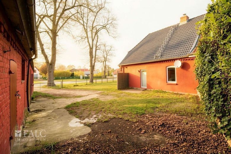 +++ Charmante DHH mit sonnigem Hof - Ihr neues Zuhause! +++ – Außenansicht V