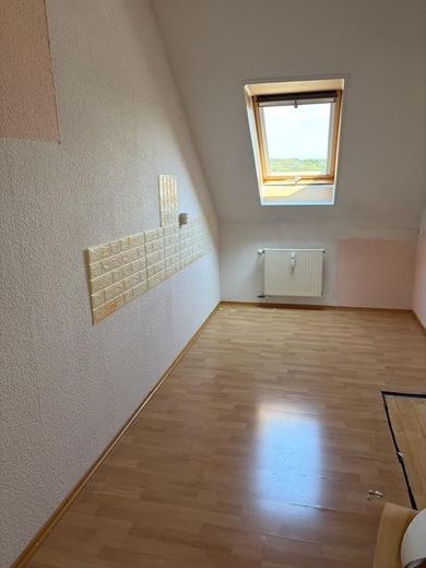 Appartamento mansardato con 4 locali, cucina, bagno sul Mallendarer Berg – Küche in unrenoviertem Zustand
