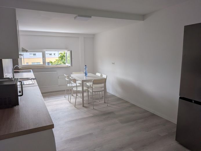 First occupancy after complete renovation: Modern shared apartment rooms (all-inclusive 550€) – individually or as a group of 4 – Küche