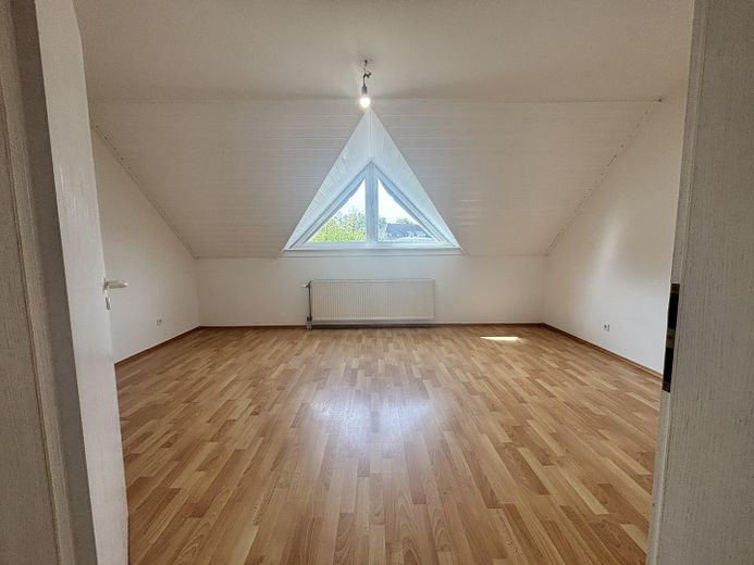 Helle 4,5 Zimmer Maisonette-Wohnung zu vermieten – Whg 2 Zimmer 1 (oben)