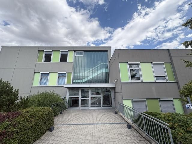 Praxisräume ideal für Physio, Fusspflege, Heilpraktiker, Pflegedienst... – Eingang (Süd)