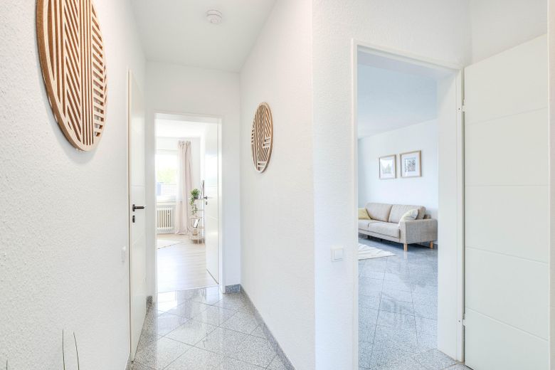 Renovierte 3-Zimmer Wohnung mit Balkon in ruhiger Lage – Sofort einziehen und wohlfühlen – Flur