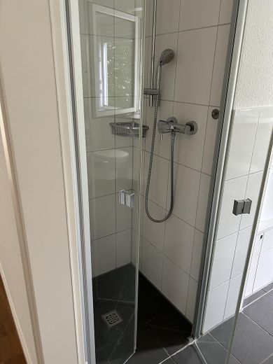 Freshly renovated, dream apartment with large balcony – Dusche