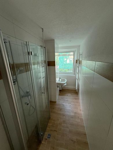 Gemütliche 2-Zimmer mit Balkon, Laminat und Dusche in ruhiger Lage – PHOTO-2026-06-09-09-43-50