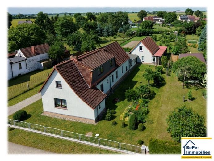 BePe-Immobilien- gepflegtes Generationenhaus für die Großfamilie, auf großem Grundstück – Foto 1