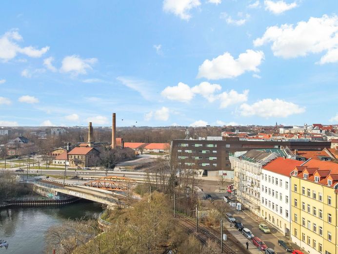 1-Raumwohnung mit Einbauküche in zentraler Lage! – Außenaufnahme