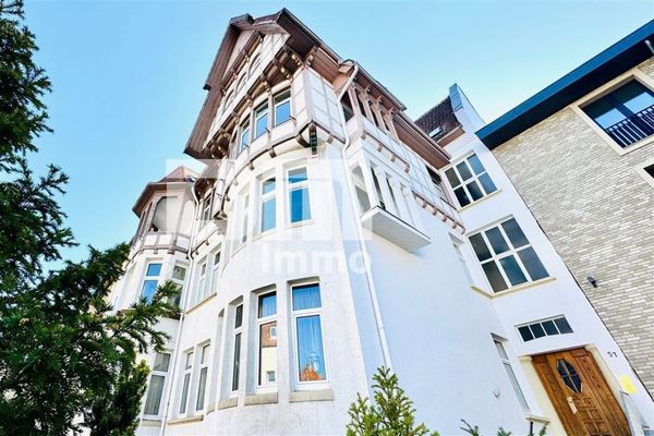 Hochwertige 5-Zi Wohnung in Traumlage mit Balkon in gepflegter Jugendstil-Villa + Panoramablick