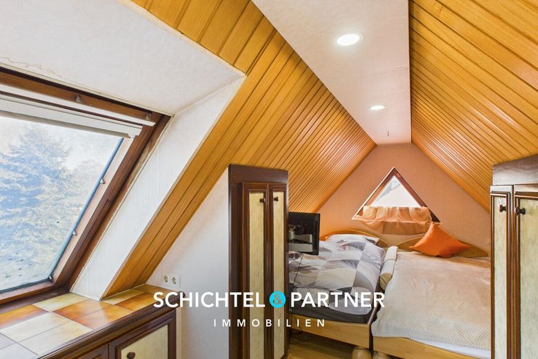 Ohlenhof | Geräumiges Dreiparteienhaus mit großem Grundstück und Gewerbe – S&amp;P | Dachgeschoss