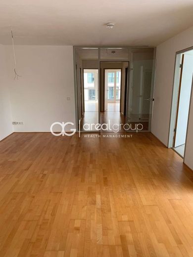 * 4 Zimmer * 2 Badezimmer * 2 Loggias * TOP-Lage * – Wohnzimmer