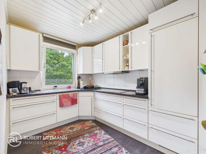 Familienglück auf drei Ebenen – gepflegtes Reihenmittelhaus mit Garten, Terrasse und Garage – Foto 1