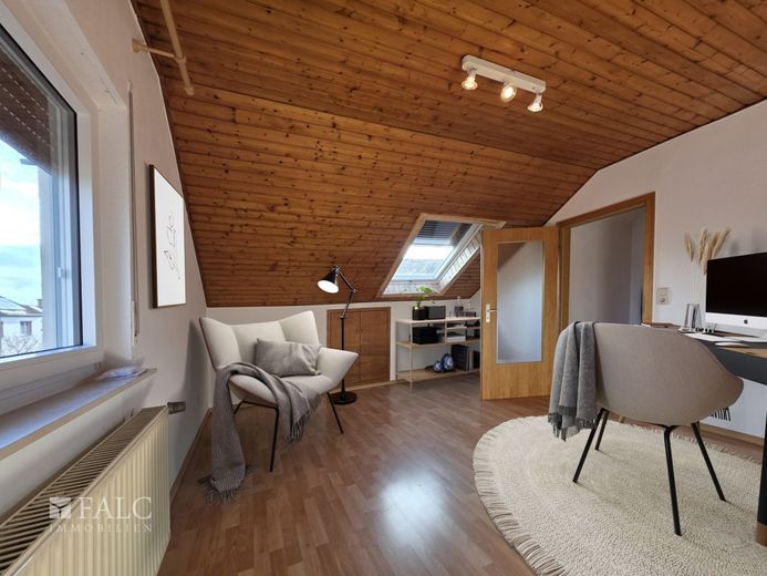 Pendler aufgepasst, das ist Ihr Haus! Viel Platz mit top Infrastruktur, Teilvermietung möglich – DG Arbeits- o. Schlafzimmer