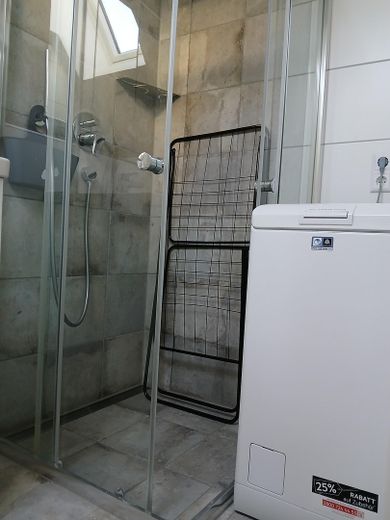 Bad: Dusche, Wachmaschine