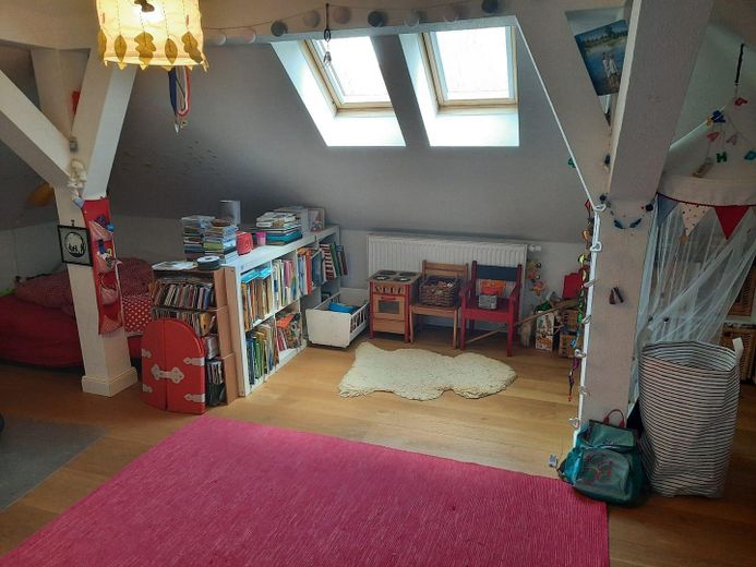 Exklusive und großzügige 5-Zimmer-Maisonettewohnung mit Balkon – Schlafzimmer 2 in DG