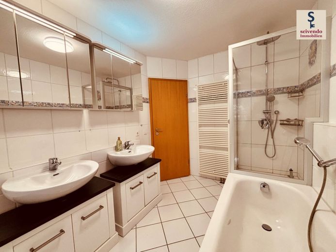 Gemütlich. Hell. 3-Zimmer. DG-Wohnung. Nähe-KA/PF. – Badezimmer