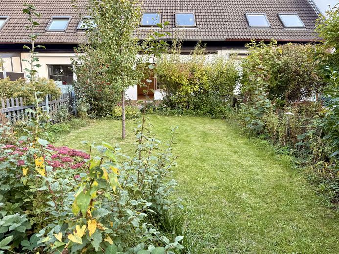 Yenilikler için sağlam bir temel - Modernize edilecek ebeveyn evi – Garten Richtung Haus