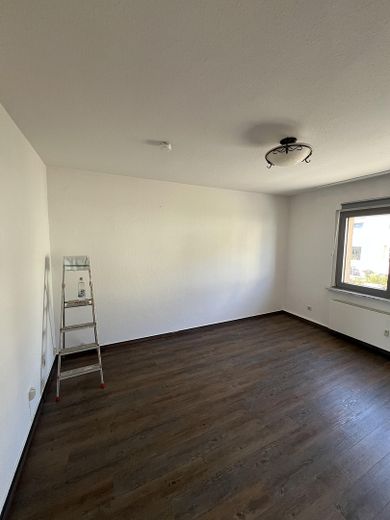 شقة هادئة وعصرية مع مطبخ مجهز وحمام عالي الجودة – Wohnzimmer (vor Renovierung)