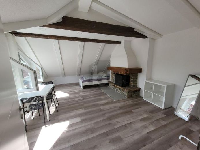 MODERN SANIERT MIT GEMÜTLICHEM KAMINOFEN – Foto 1