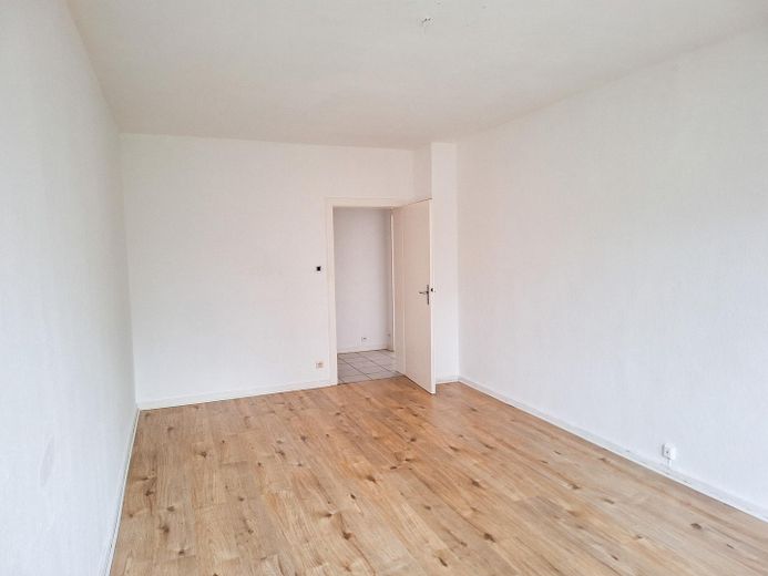 Sanierte 3,5 Zimmer-KDB Wohnung (ca. 70 qm) mit Einbauküche und Balkon / Holsterhausen – Schlafzimmer