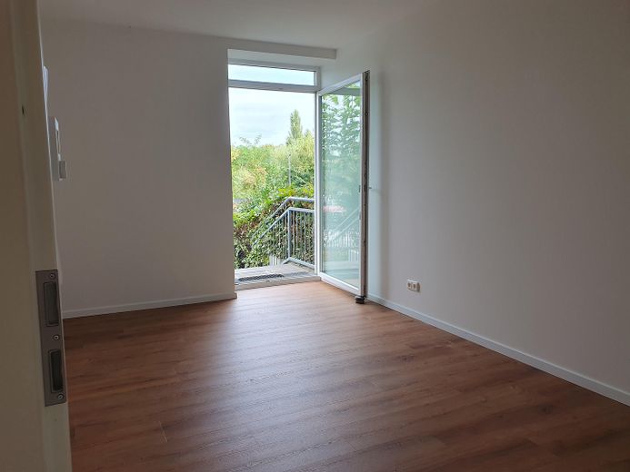 Gerenoveerd EN direct beschikbaar: tuinappartement m. eigen ingang, vloerverwarming, meer- en stationsnabijheid – SZ re 2