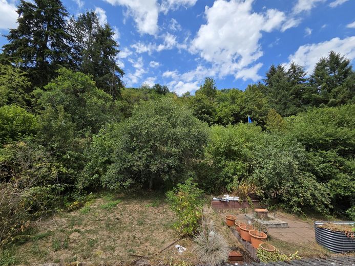 Schönes freistehendes Einfamilienhaus zu verkaufen – Garten mit Grillstelle