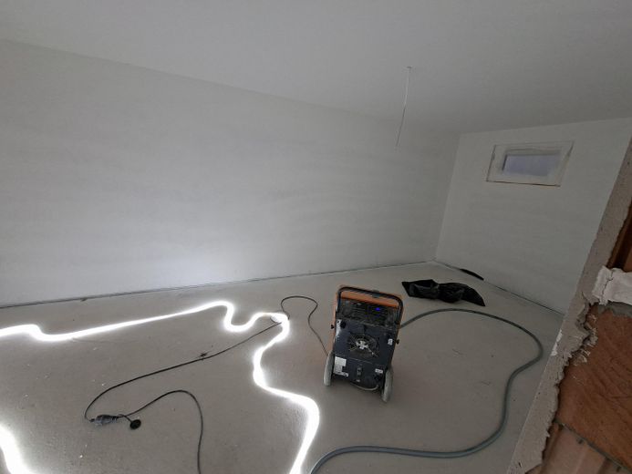 Maisonette Wohnung 71m² + 65m² Souterrain eigene Haustüre Erstbezug 2199€ warm inkl. Küche, Carport – Hobbyraum 2 Souterrain