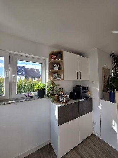Piso muy moderno y luminoso con balcón y cocina amueblada en Troisdorf, Müllekoven – Küche