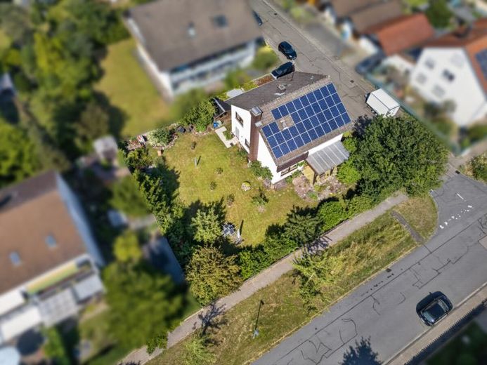 Familienglück in Stutensee-Spöck – Freistehendes Einfamilienhaus mit großem Traumgarten – Foto 1