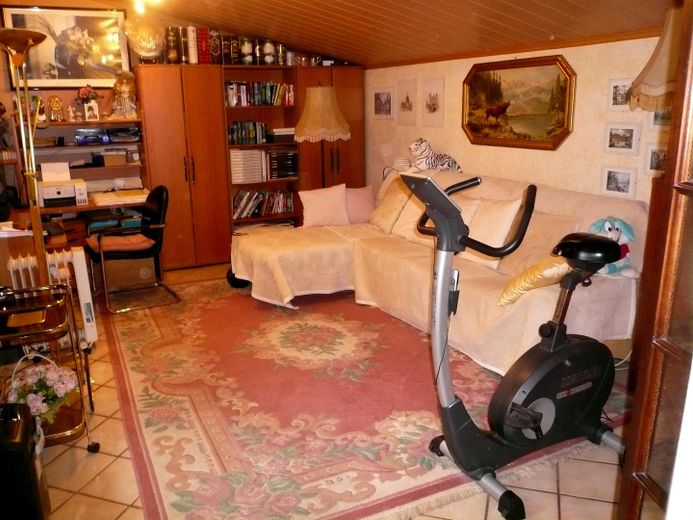 Idilliaca casa unifamiliare in stile bungalow con romantico giardino di rose – Foto 13