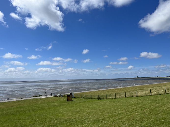 Deich Grün-Strand Badestelle