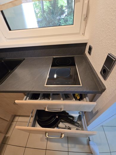 Appartamento arredato di 2 locali con balcone a Norimberga Maxfeld, proprio accanto al parco cittadino – Küche