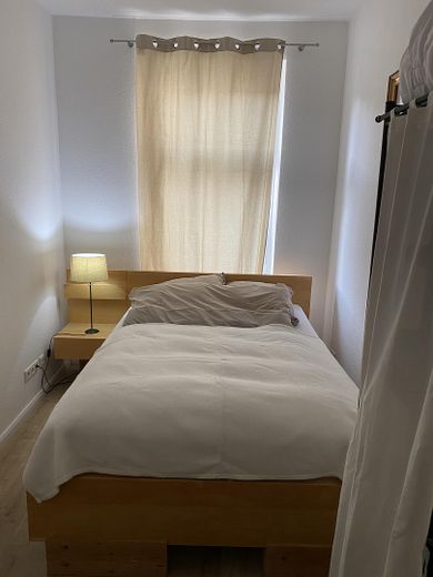 Schlafzimmer mit Doppelbett