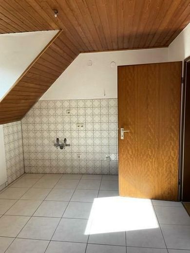 Wittlich-Gladbach -- 4 Zimmer DG-Wohnung (ca. 96 m²) zur grosszügigen Entfaltung -- – 11b Küche