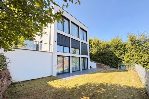 Flexible living and working: Bauhaus single-family house with separate self-contained apartment in KA-Durlach