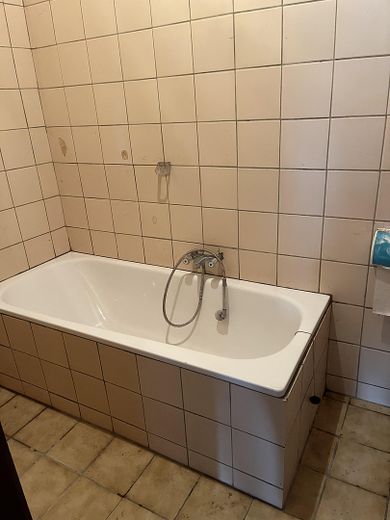 Casa unifamiliare / ex azienda agricola con grande terreno in posizione tranquilla – Einliegerwohnung