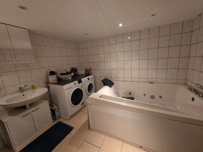 Attraktives Angebot: 4-Zimmer-Haus mit Terrasse - Neumarkt-St. Veit – Bad EG