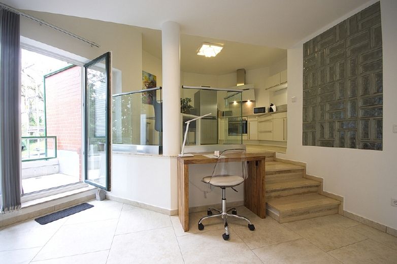 Balkonlu, kapalı otoparklı ve eksiksiz donanımlı, seçkin konumda iş dairesi – c4ef04a2b7104e9a5302a0e04f008a554923b071.jpg