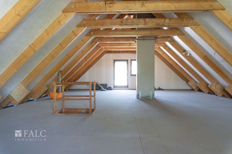 Einfamilienhaus in gehobener Lage auf 1008 m² – Dachboden