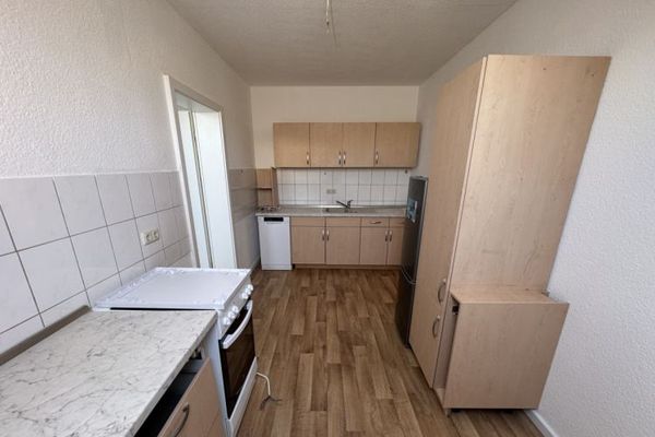 Mit Einbauküche! Preiswerte 2 DG-Zimmer Wohnung im Zentrum von Weida!