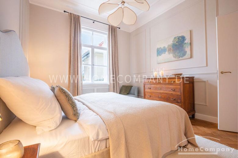 ***Klassische Eleganz in vollendeter Form – stilvoll sanierte Altbauwohnung mit Balkon in Bestlage Altbogenhausen – bcf82fd0c4e6d39536b16fab5c57ca2f98b8dabd.jpg