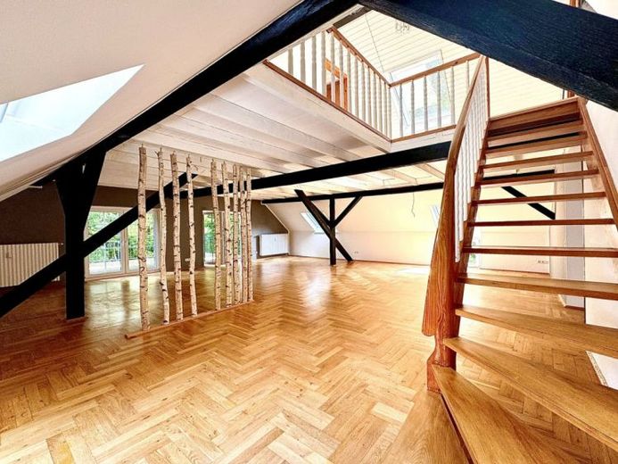 Außergewöhnliche Maisonettewohnung auf 159 qm im historischen Gutshof in Düsseldorf-Hubbelrath – Foto 1